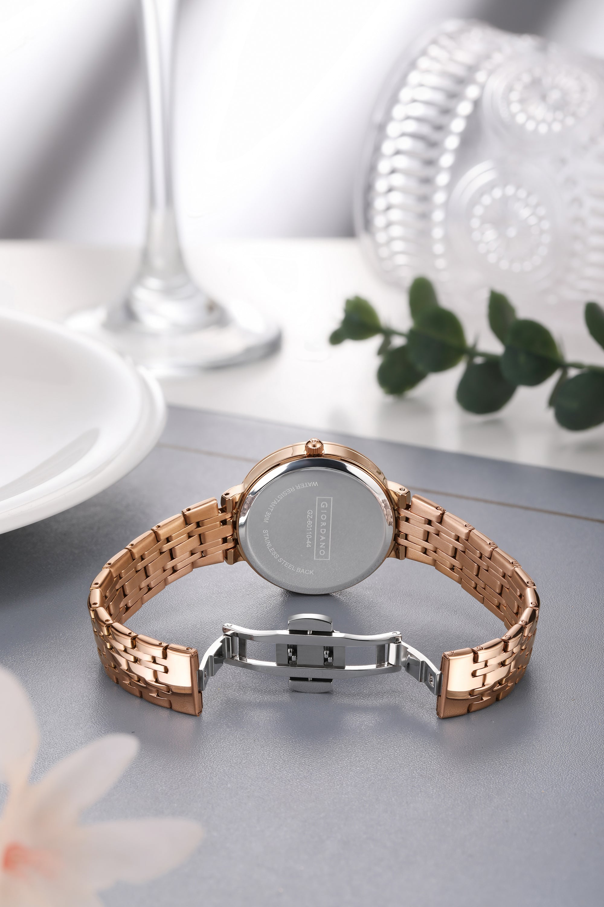 Giordano Stylish Analog Watch for Women – Round cut glass Dial,diamond studed bezel, stainess steel strap and date display | GZ-60110-44