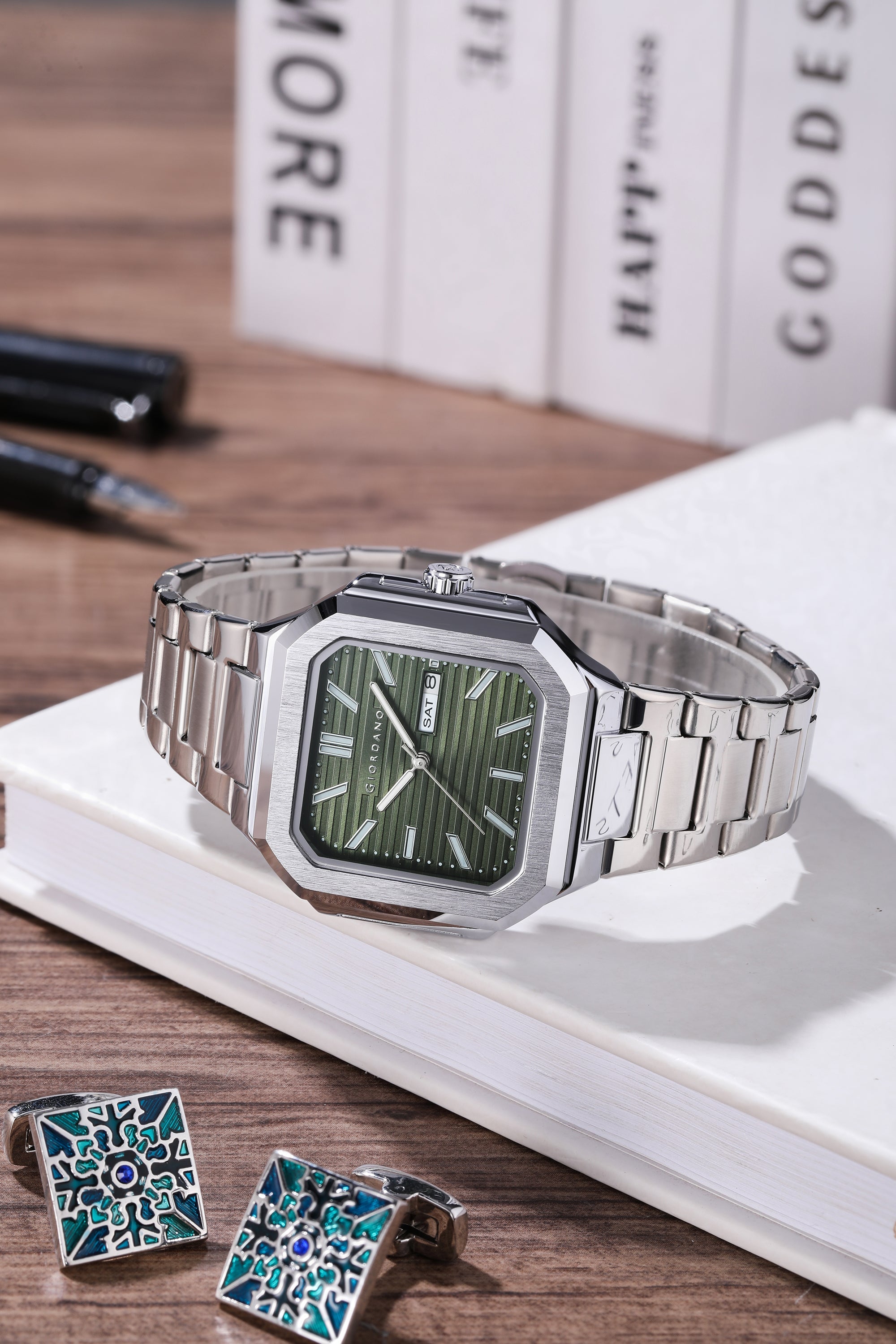 Giordano Square formal Watch for men – Textured Dial,Day & Date Display and Stylish stainless steel strap GZ-50140-33