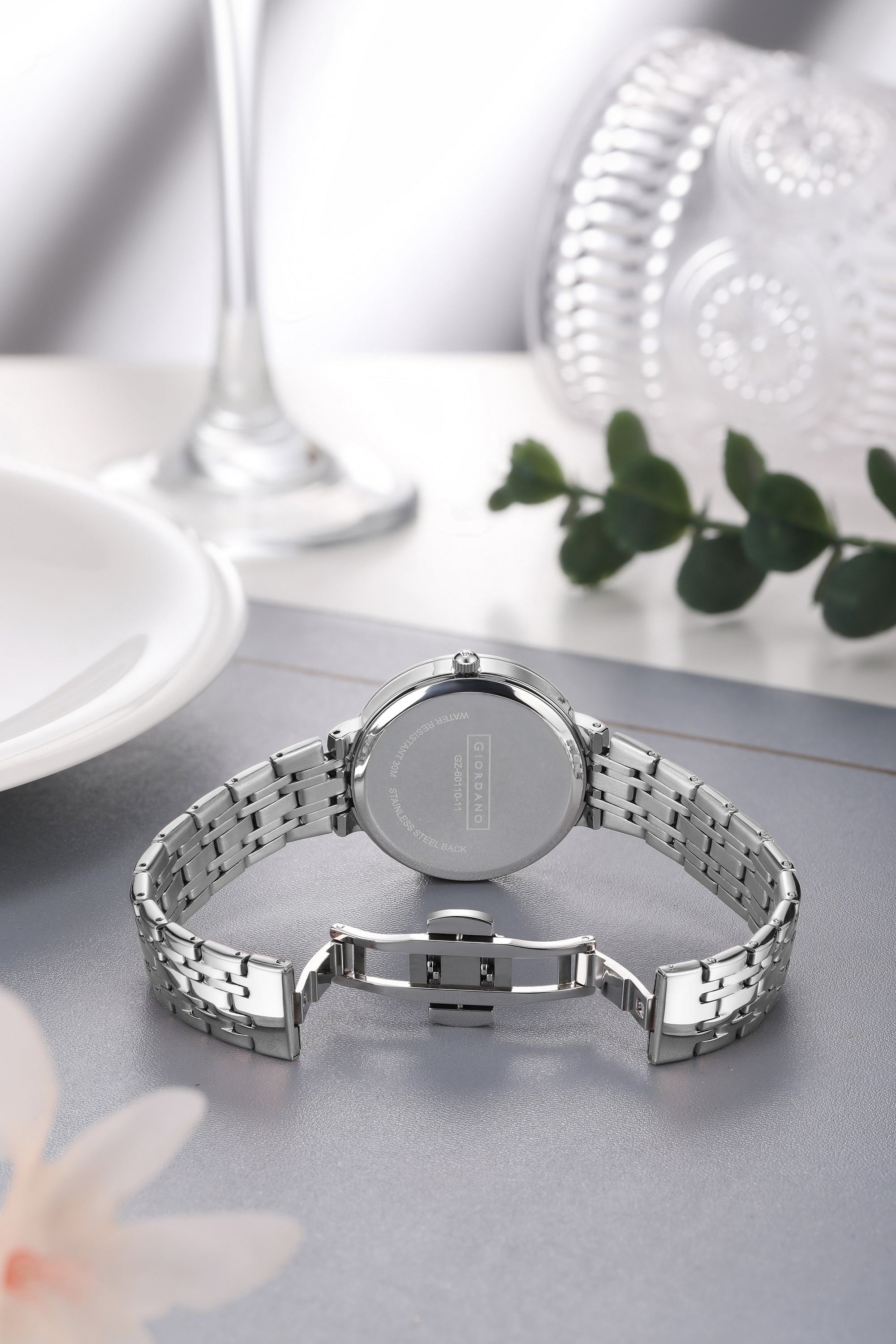 Giordano Stylish Analog Watch for Women – Round cut glass Dial,diamond studed bezel, stainess steel strap and date display | GZ-60110-11