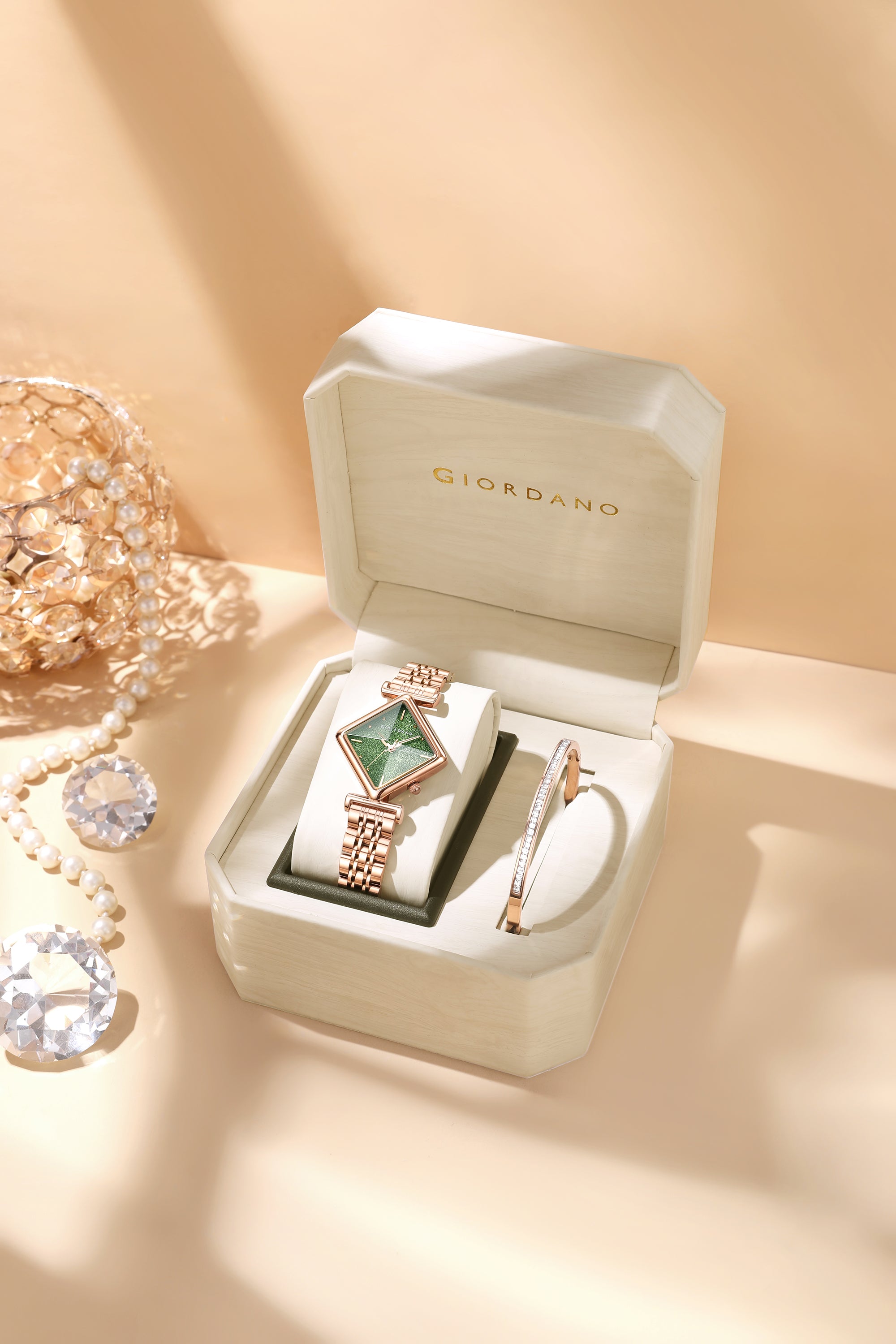 Giordano Rose Gold Analog Watch For Women with Bracelet Set – Diamond-Shaped Shimmer Dial, Crystal Detailing & Stainless Steel Strap – Elegant Gift Combo for Women | GZ-60106-22