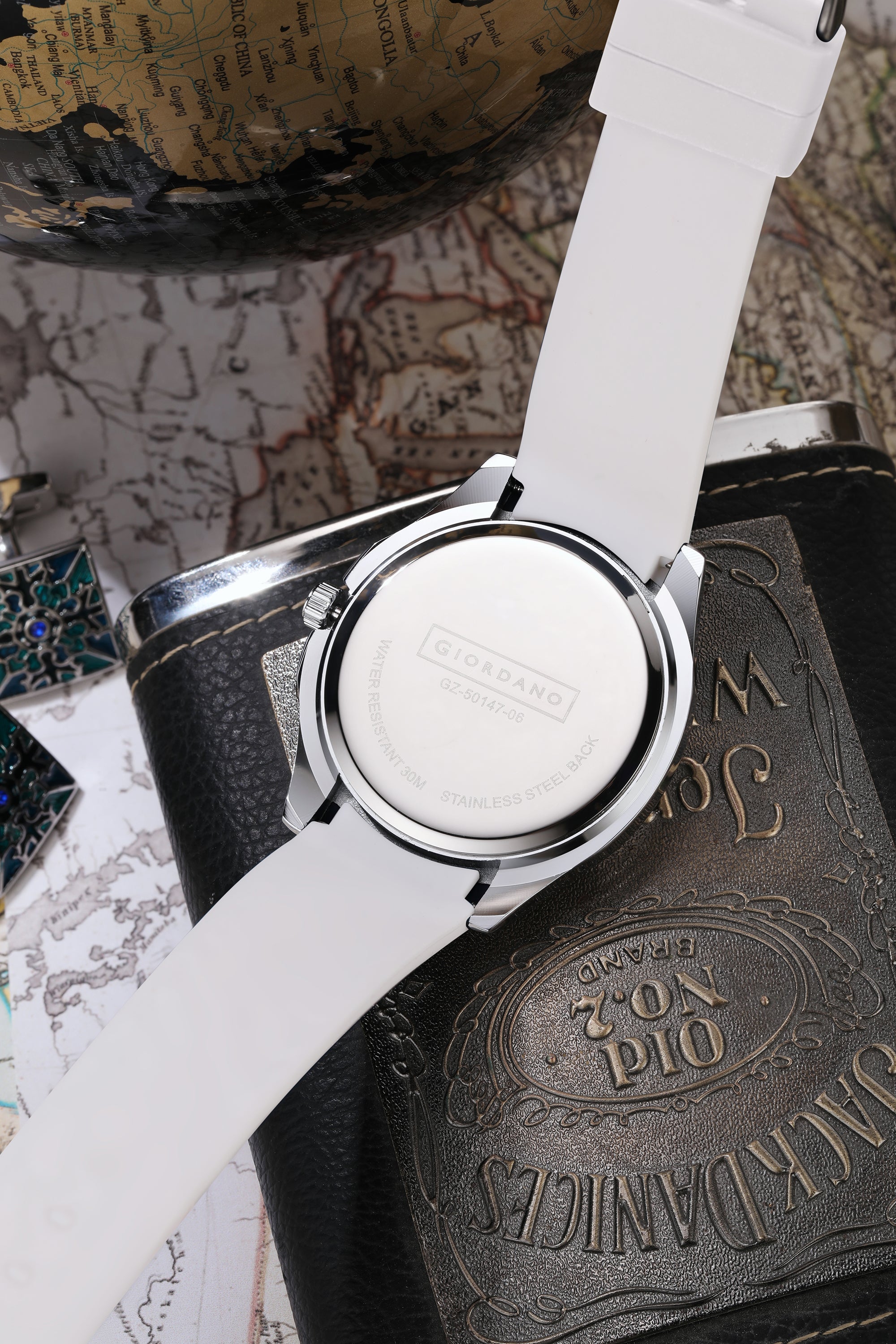 Giordano Stylish World Map design Watch for men with round dial and textured Silicone strap  | GZ-50147-06