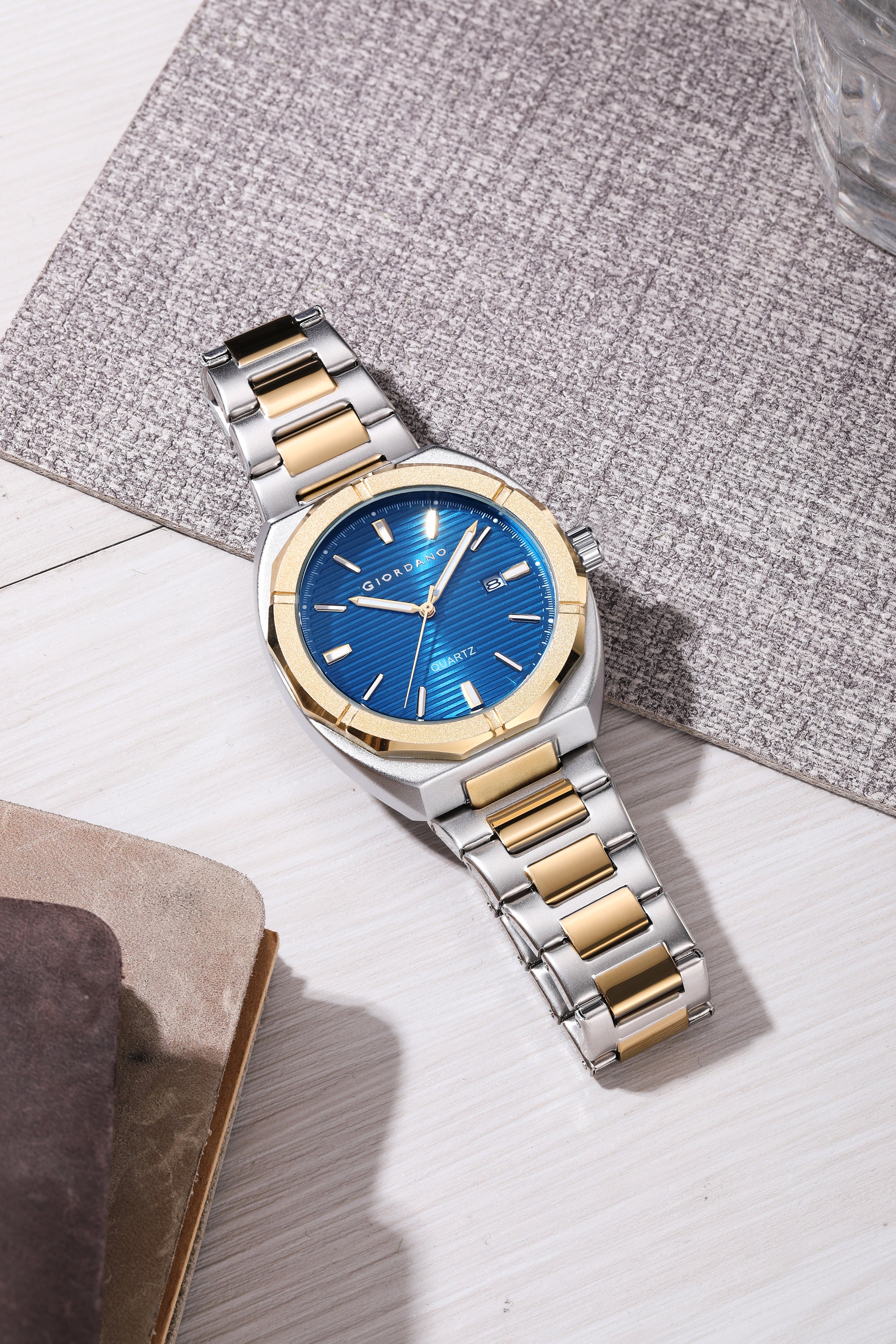 Giordano Modern  Watch for men – Textured Dial, Date Display and Stainless Steel Strap GZ-50141-22