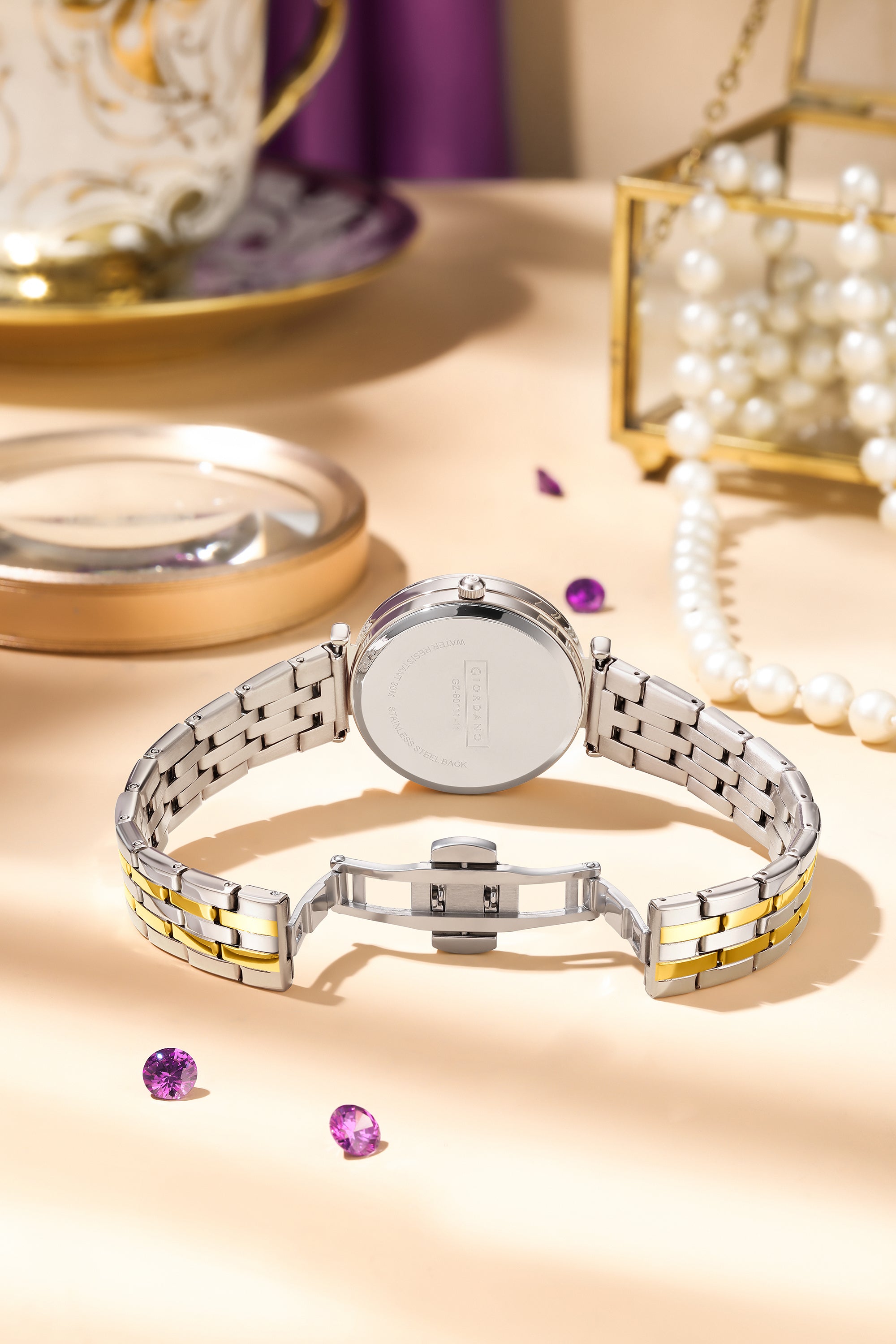 Giordano Exquisite Analog  Watch for Women with Round cut glass Textured Dial, Stainless Steel strap and date display | GZ-60111-11