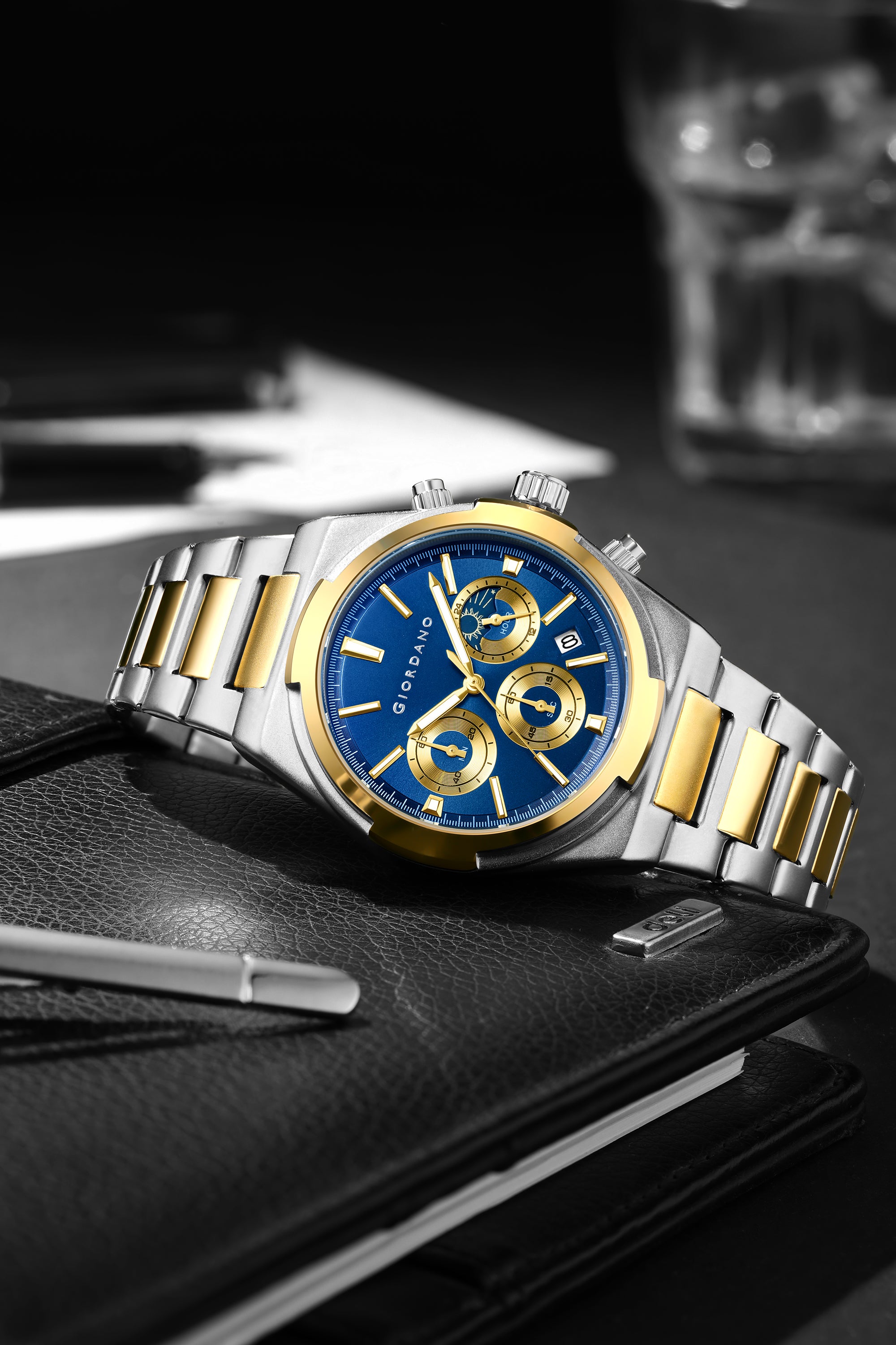 Giordano Luxury multifunctional Watch for Men with round dial, date display and Stainless Steel Strap | GZ-50152-66