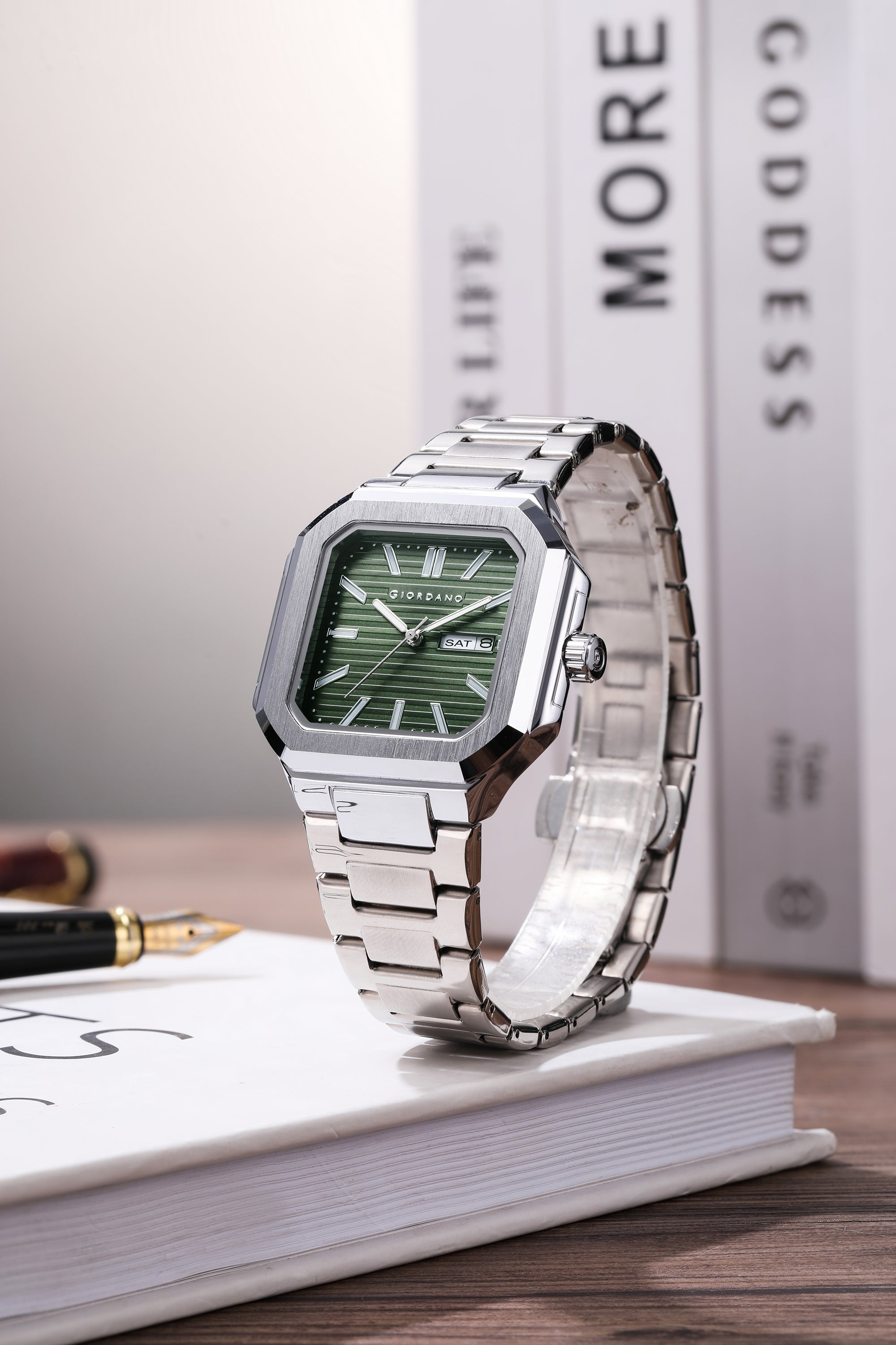 Giordano Square formal Watch for men – Textured Dial,Day & Date Display and Stylish stainless steel strap GZ-50140-33