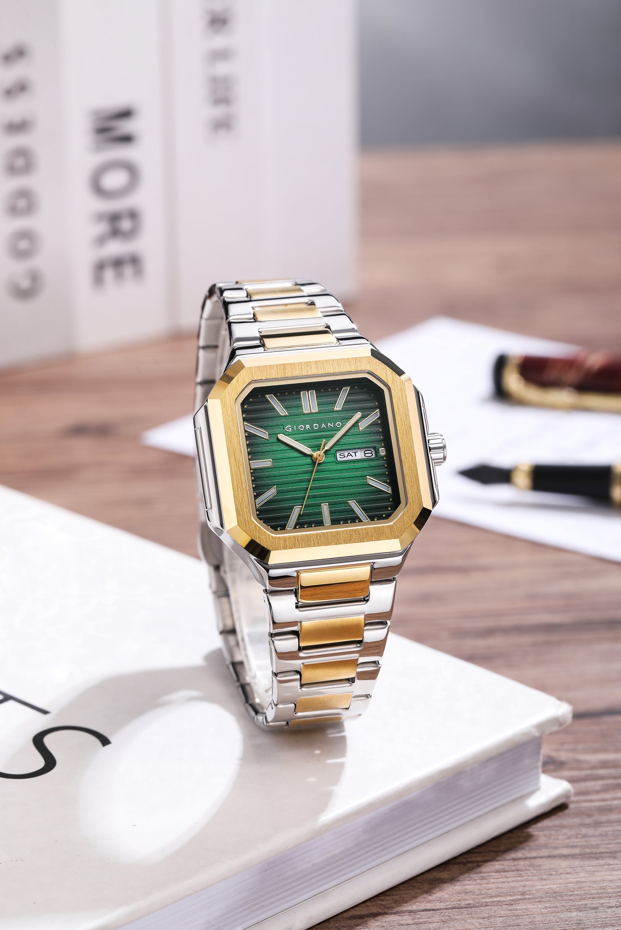 Giordano Square formal Watch for men – Textured Dial,Day & Date Display and Stylish stainless steel strap GZ-50140-44