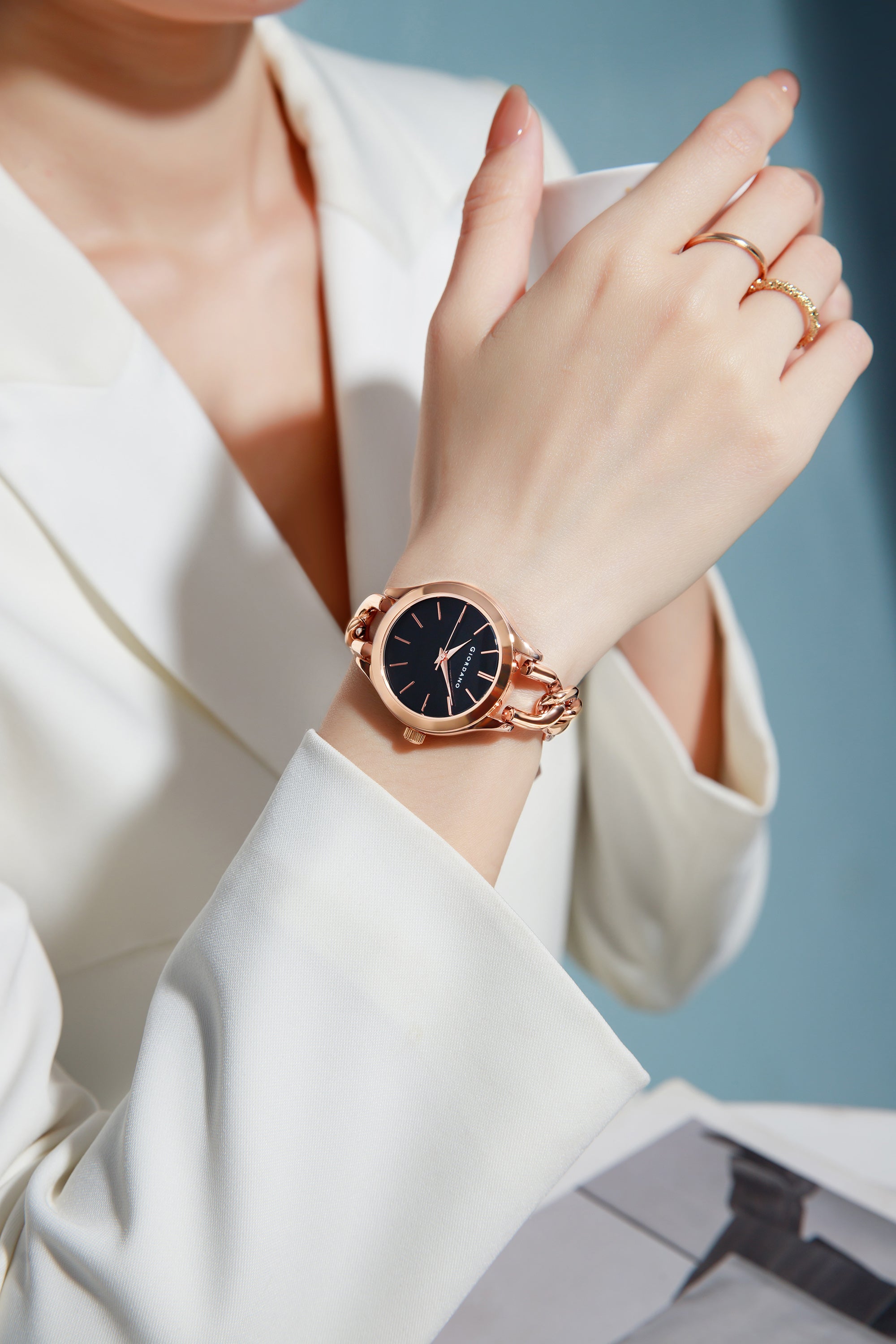 Giordano Modern Analog Watch for Women – Sleek Dial with Unique Chain-Link Bracelet and Stylish Stainless Steel Strap | GZ-60087-11