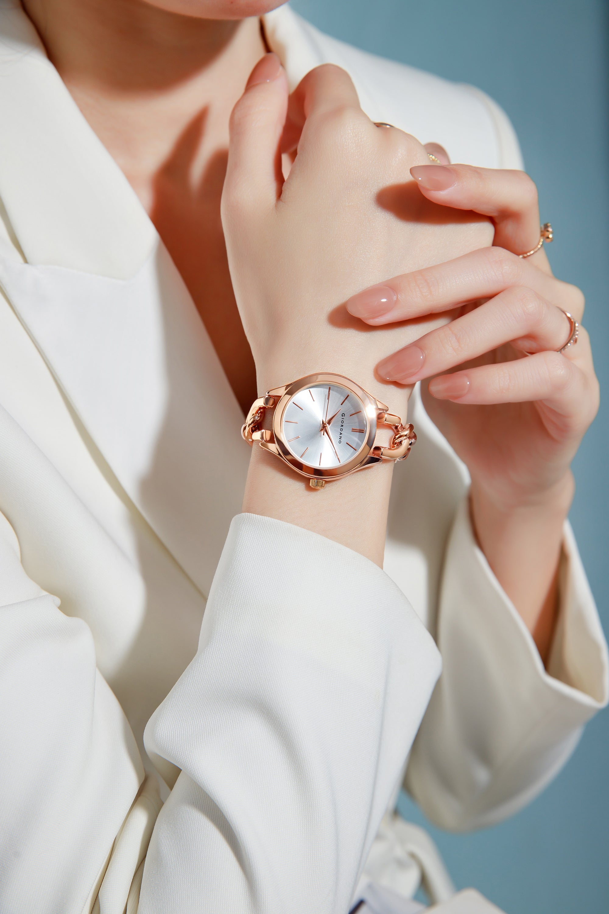 Giordano Modern Analog Watch for Women – Sleek Dial with Unique Chain-Link Bracelet and Stylish Stainless Steel Strap | GZ-60087-22