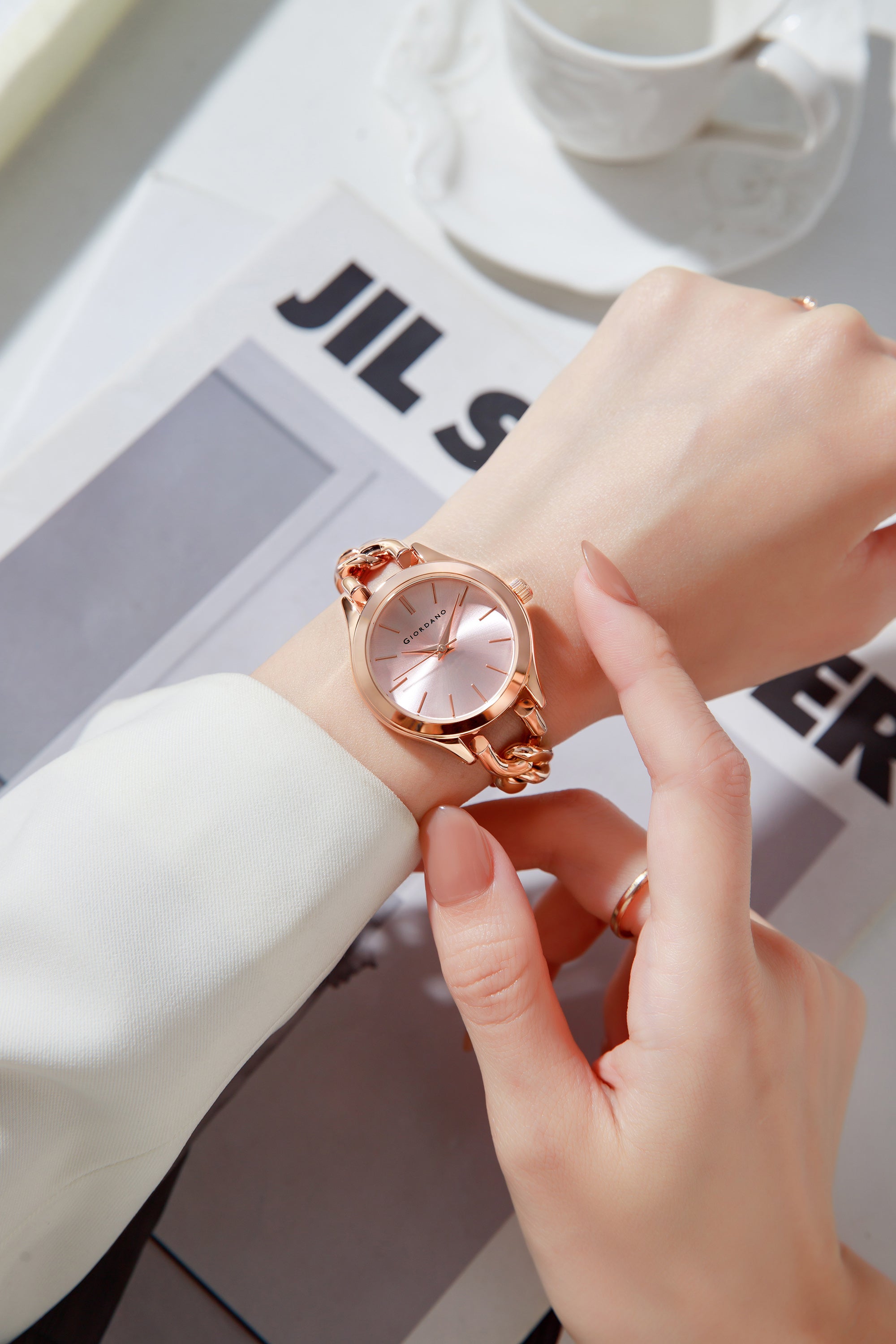 Giordano Modern Analog Watch for Women – Sleek Dial with Unique Chain-Link Bracelet and Stylish Stainless Steel Strap | GZ-60087-33