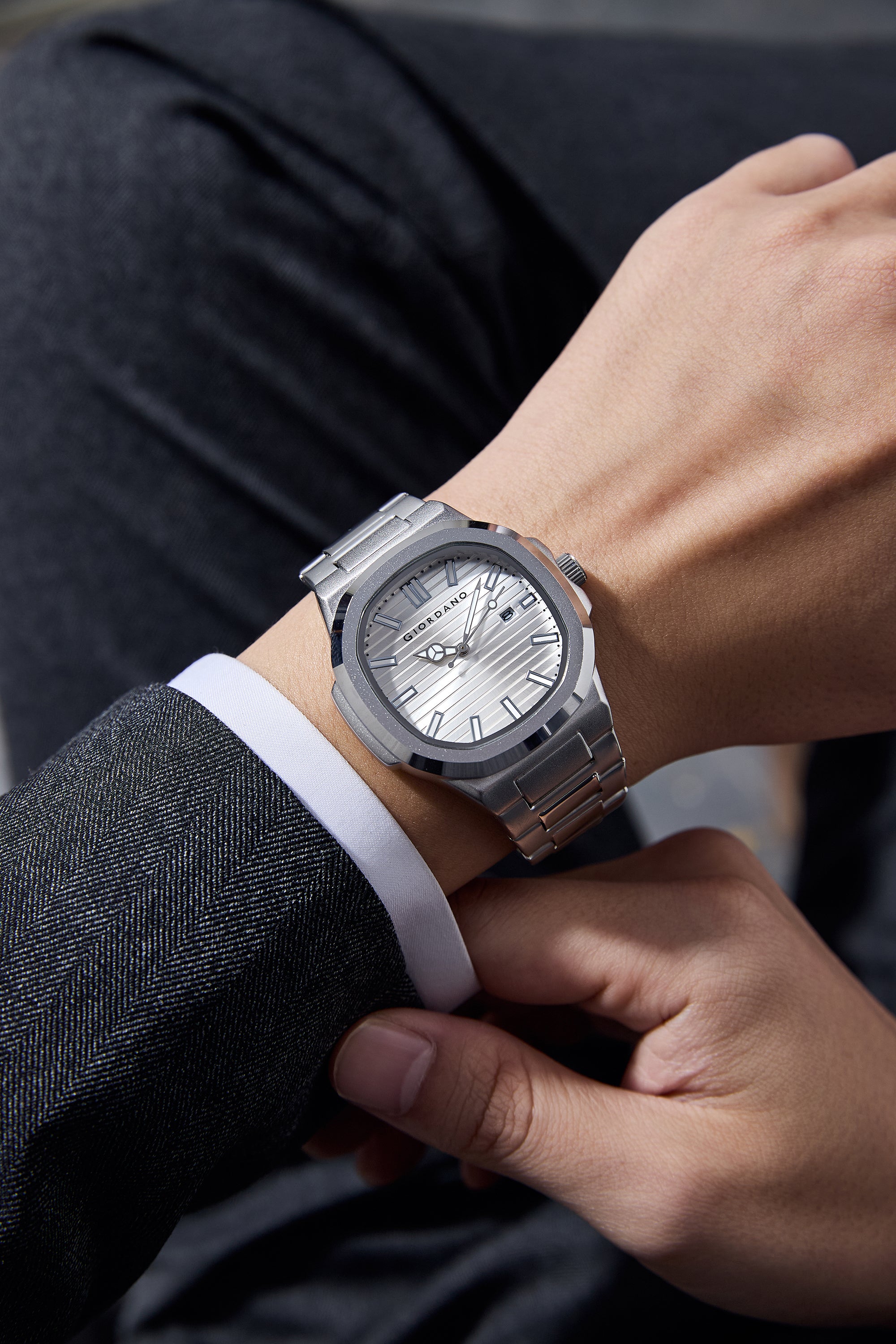 Giordano Analog Watch for Men – Textured Dial, Stainless Steel Strap, Date Display, Quartz Movement, Water Resistant | GZ-50134-33