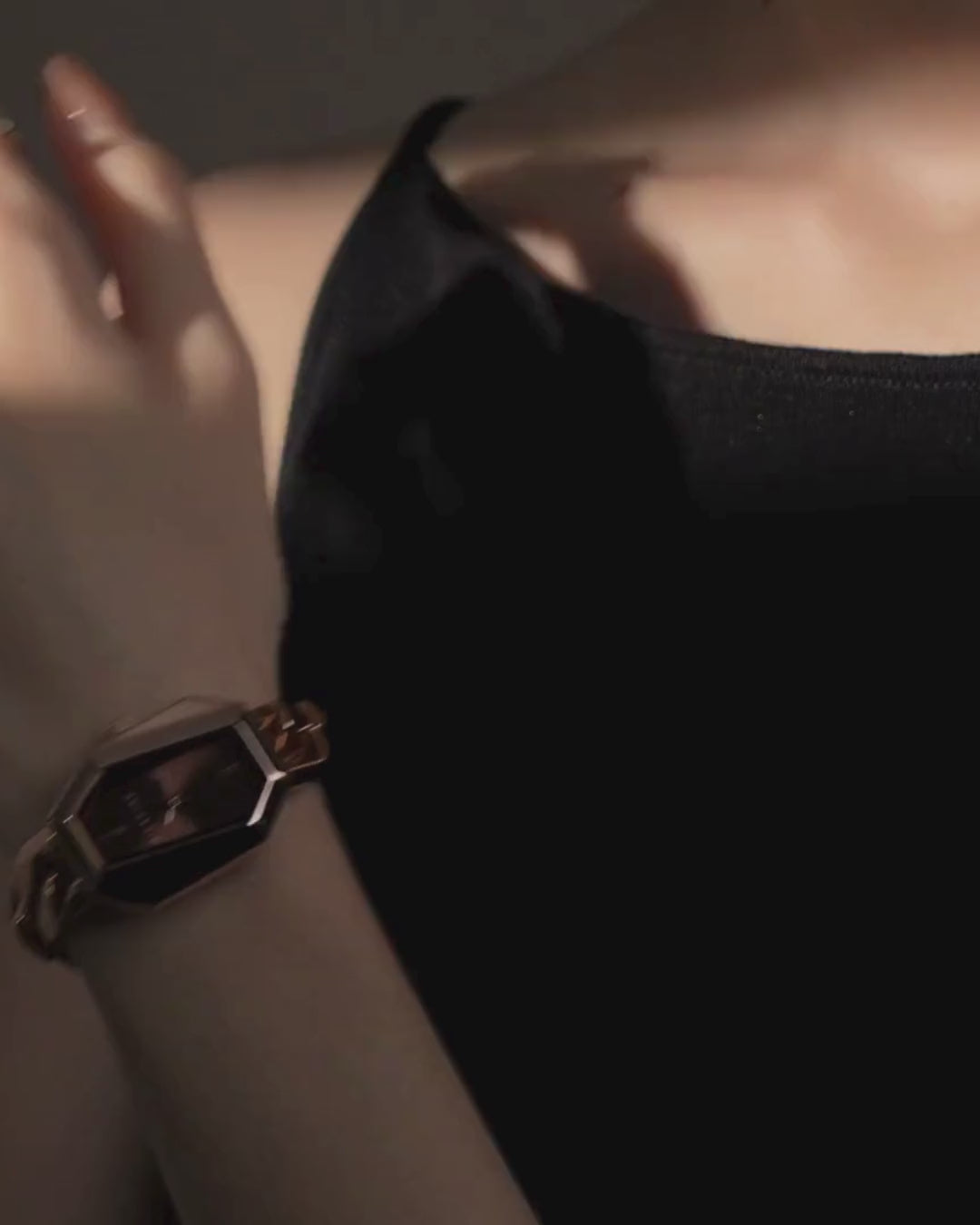 Giordano Stylish Analog Watch for Women – Hexagon Dial, Trendy Chain Link Stainless Steel Strap, Elegant Dress Timepiece | GZ-60122-11