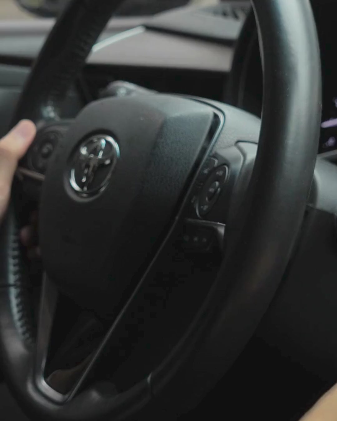 Giordano analog Watch for men with Dual-Tone Stainless Steel strap , Quartz Movement, Date Window, Diamond-Style Indices -GZ-50133-11