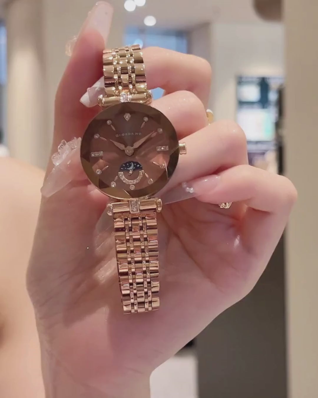 Giordano Premium Watch for women Elegant Round cut glass Dial with Stainless Steel Strap & Quartz Movement-GZ-60094-11